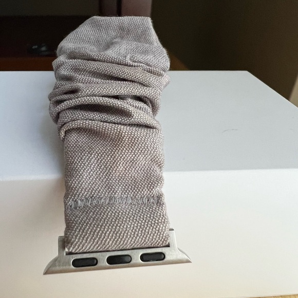 Series 5 Apple Watch 40mm GPS + Cellular - Picture 9 of 14